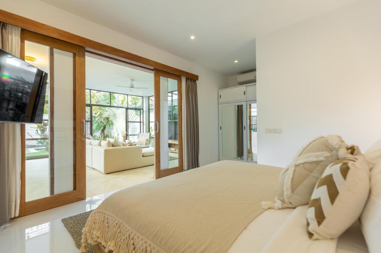 Villa Lumut 3 Bedrooms Central Seminyak Exterior photo