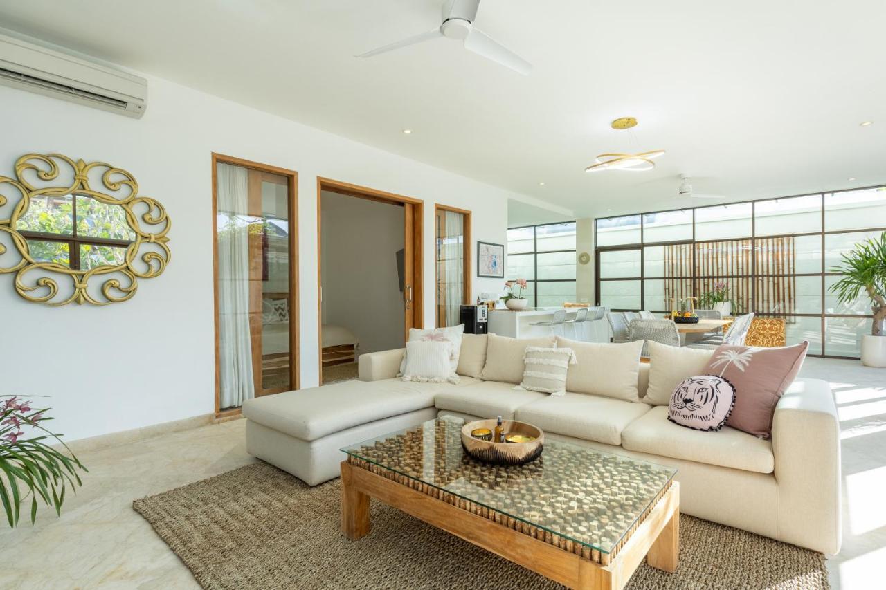 Villa Lumut 3 Bedrooms Central Seminyak Exterior photo