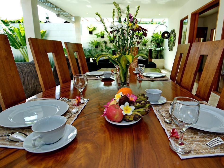 Villa Lumut 3 Bedrooms Central Seminyak Exterior photo