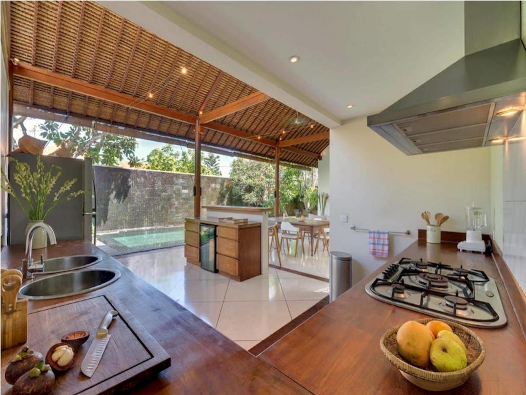 Villa Lumut 3 Bedrooms Central Seminyak Exterior photo